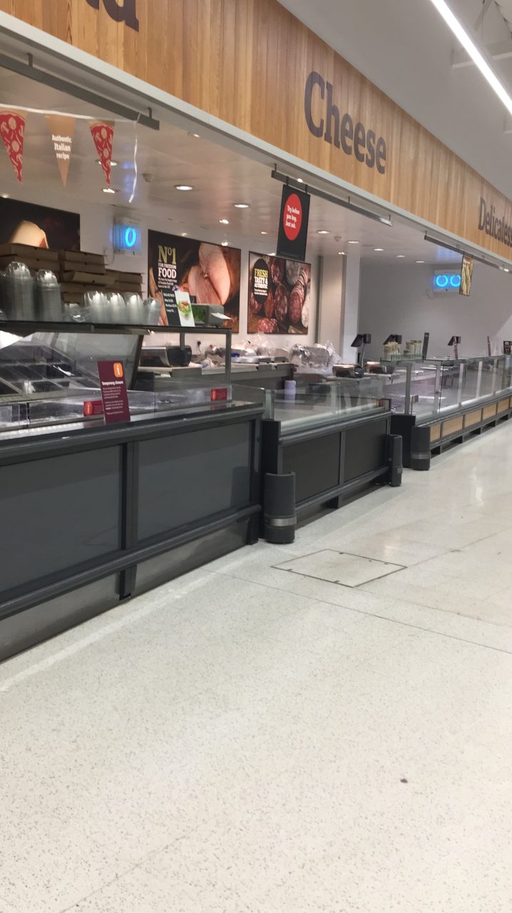 un supermercato a Cambridge dopo il lockdown