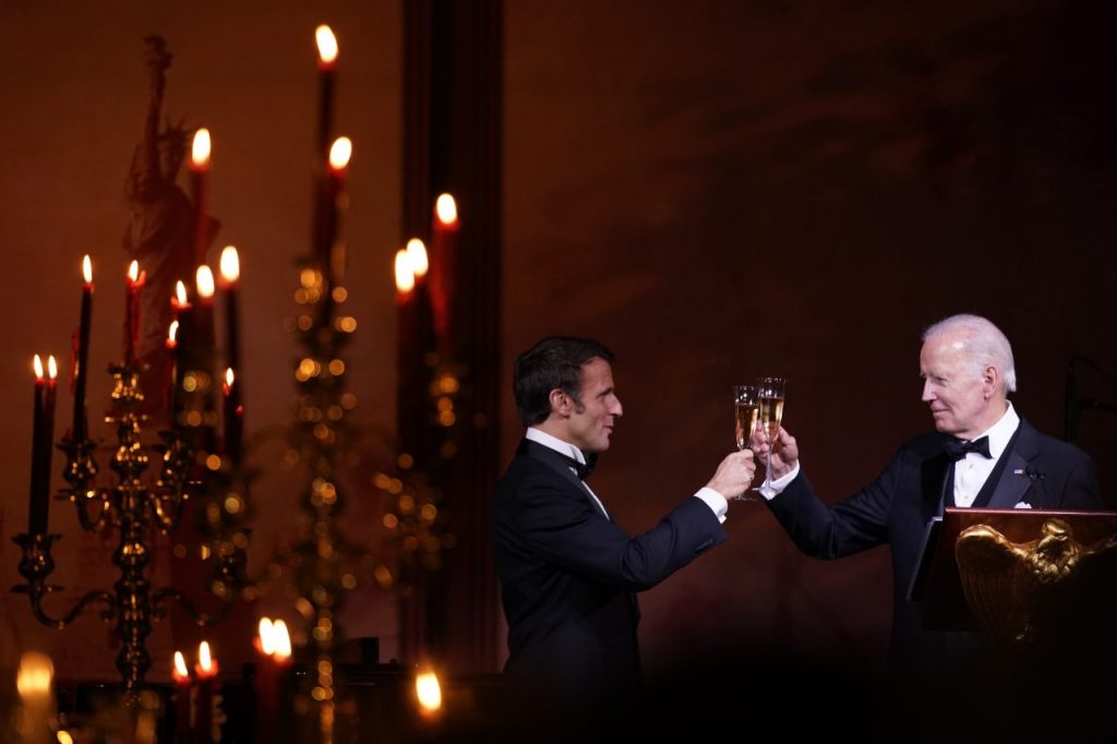 Biden e Macron durante il gala alla Casa Bianca