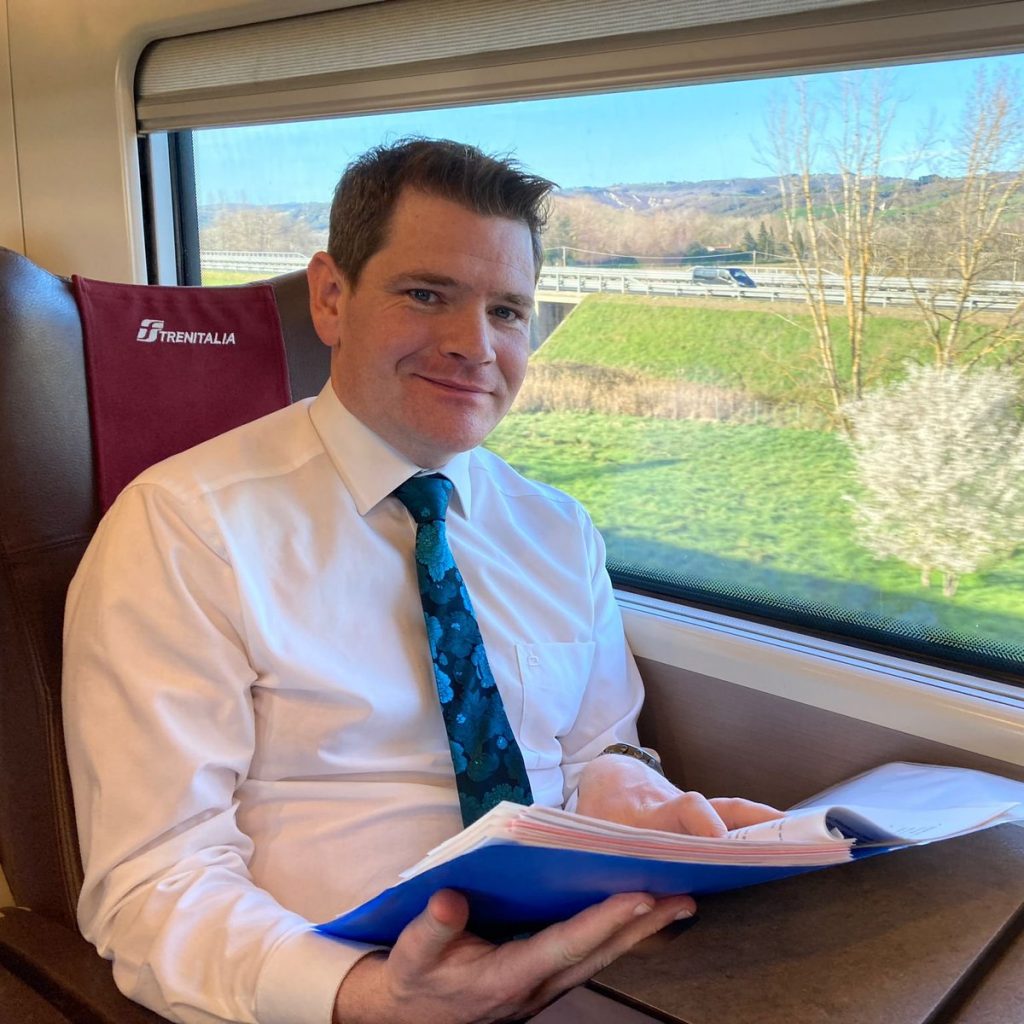 Peter Burke in treno
