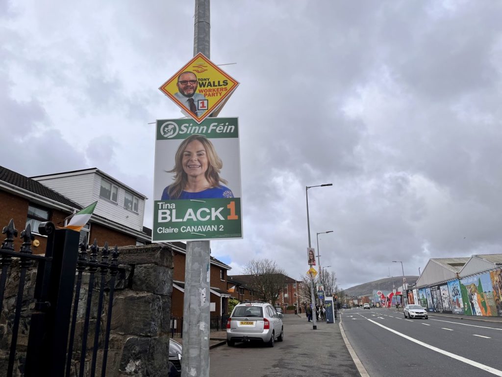 Manifesti elettorali a West Belfast