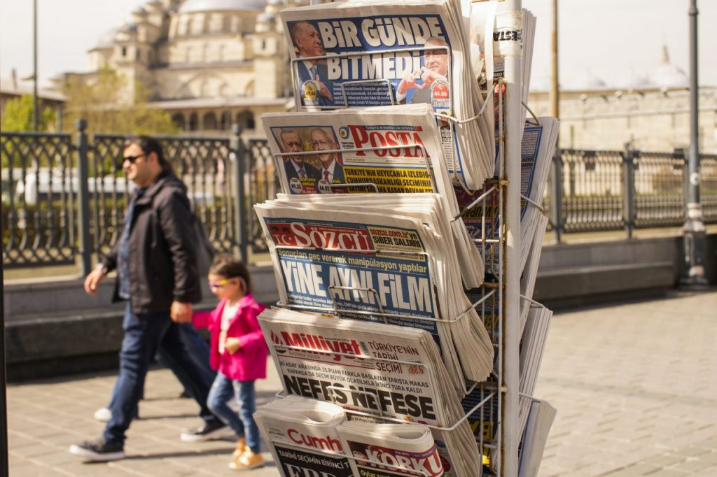 Giornali dopo primo turno elettorale in Turchia