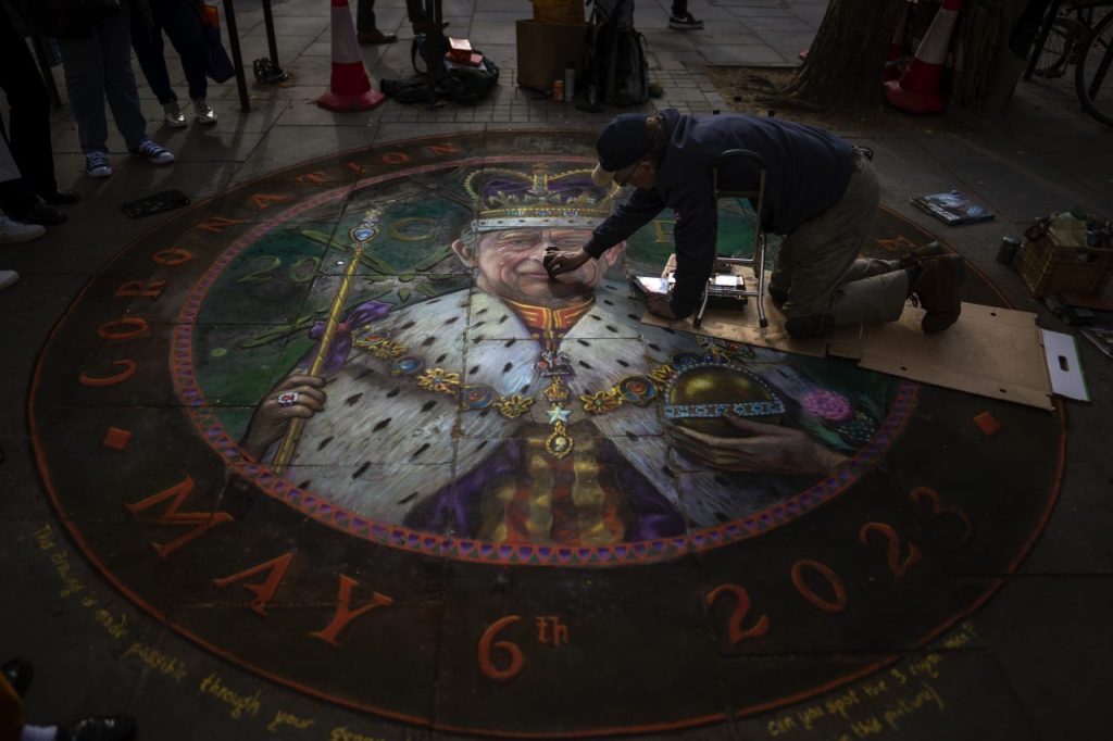 Un graffito che raffigura Re Carlo III a Londra