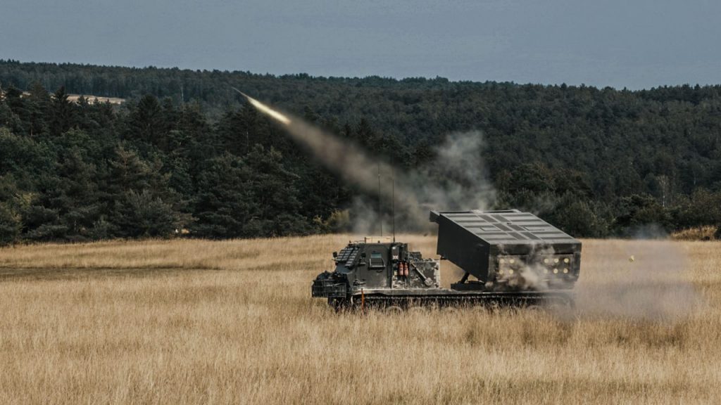 Un lanciarazzi durante un esercitazione militare Nato