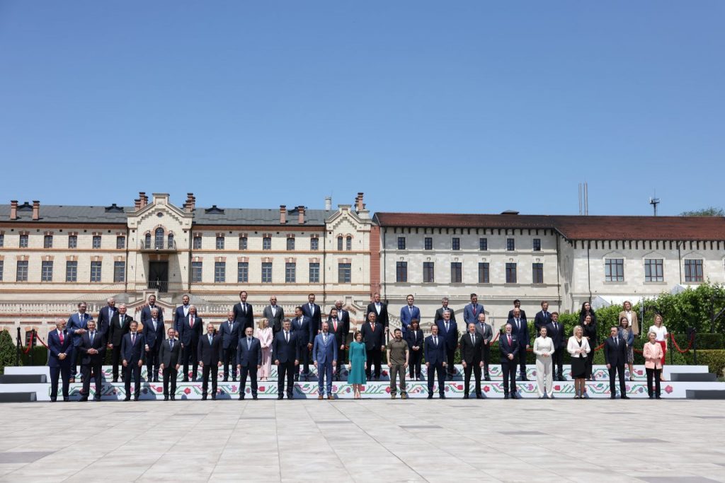 La “foto di famiglia“ al summit della Comunità politica europea in Moldavia