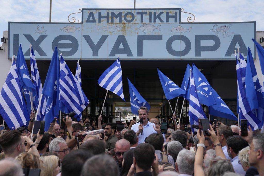 Mitsotakis durante un comizio a Salamina