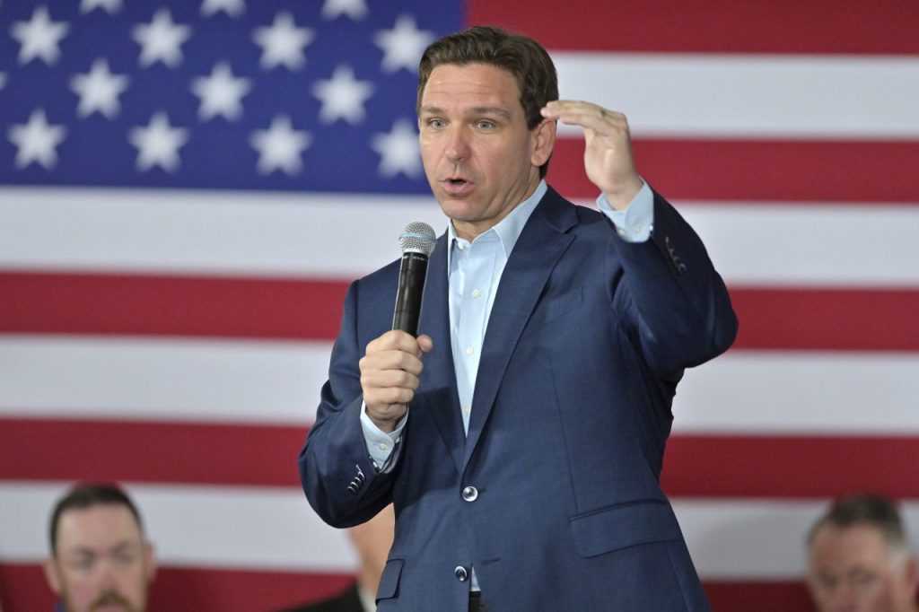 Comizio del candidato repubblicano Ron DeSantis a Hollis, N.H.