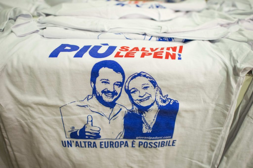 T-shirt con le foto dei leader già nel 2016