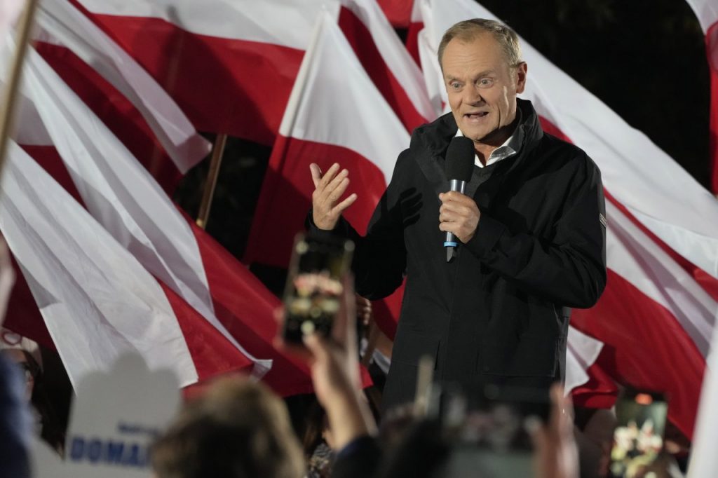 Tusk durante un comizio a Varsavia