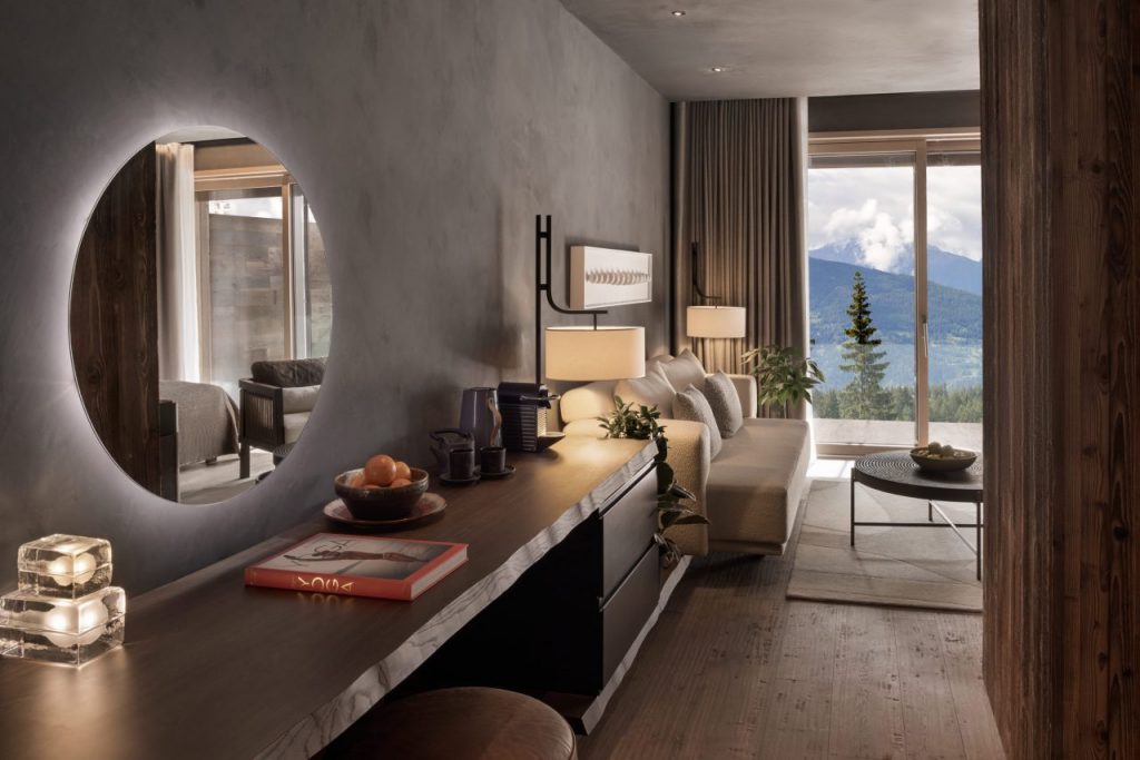 Six Senses Crans-Montana Deluxe Terrace Room. ©Six Senses Hotels Resorts & Spas
