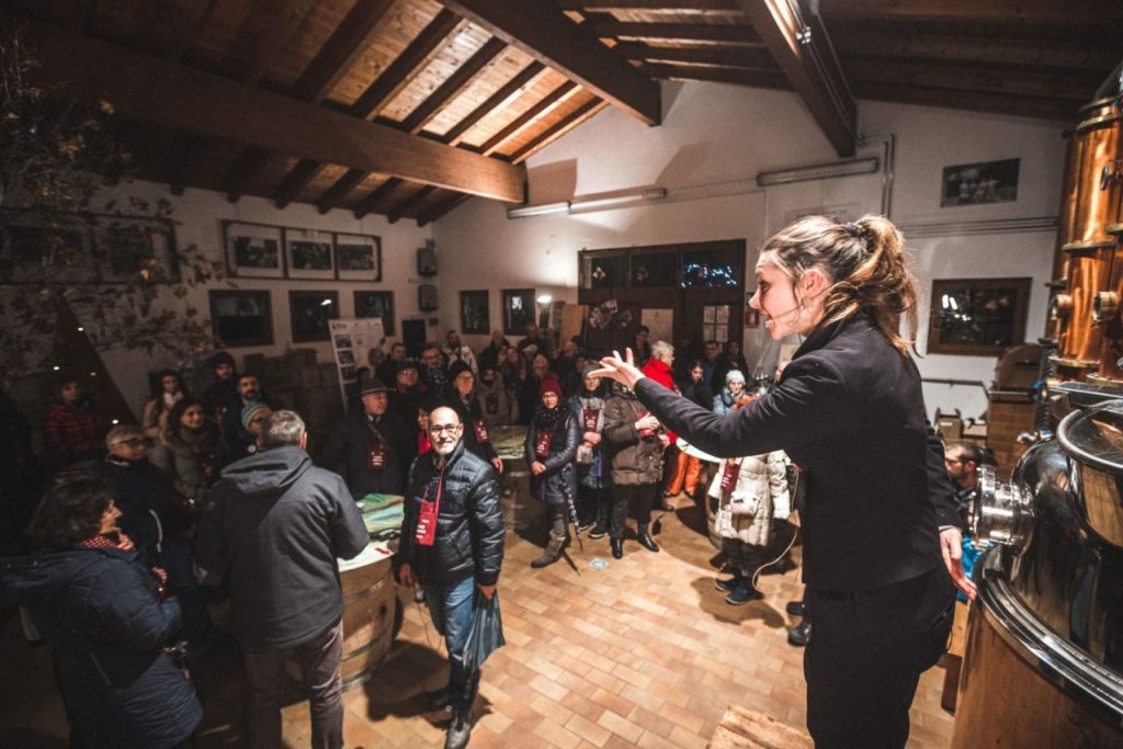 La visita all'interno di una delle distillerie di Santa Massenza