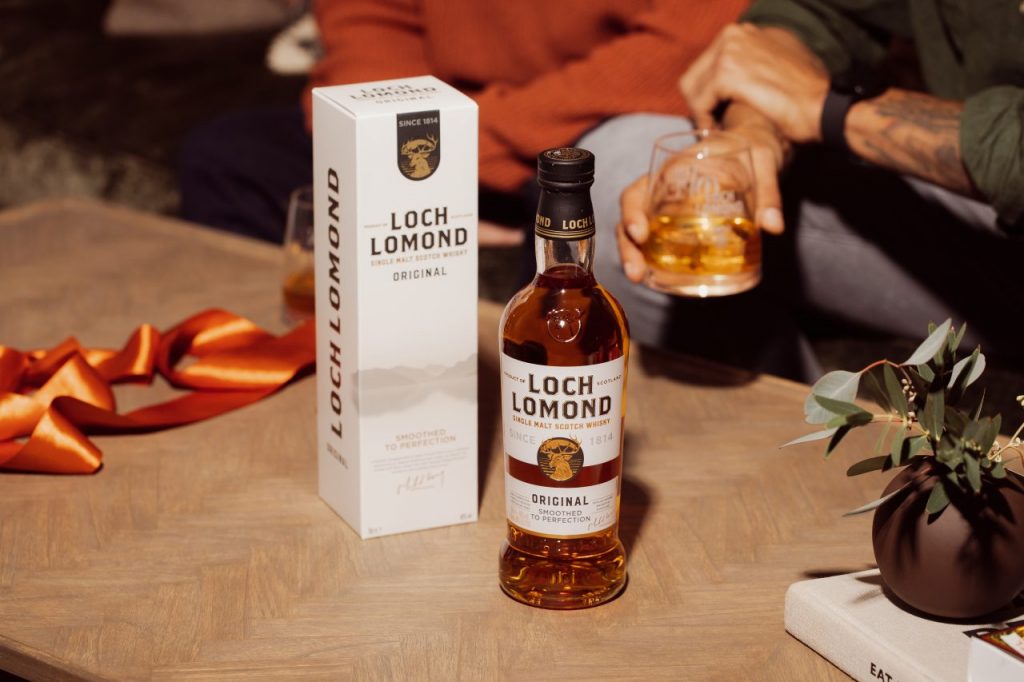Una bottiglia di Single Malt Scotch Whisky di Loch Lomond (credits Compagnia dei Caraibi)