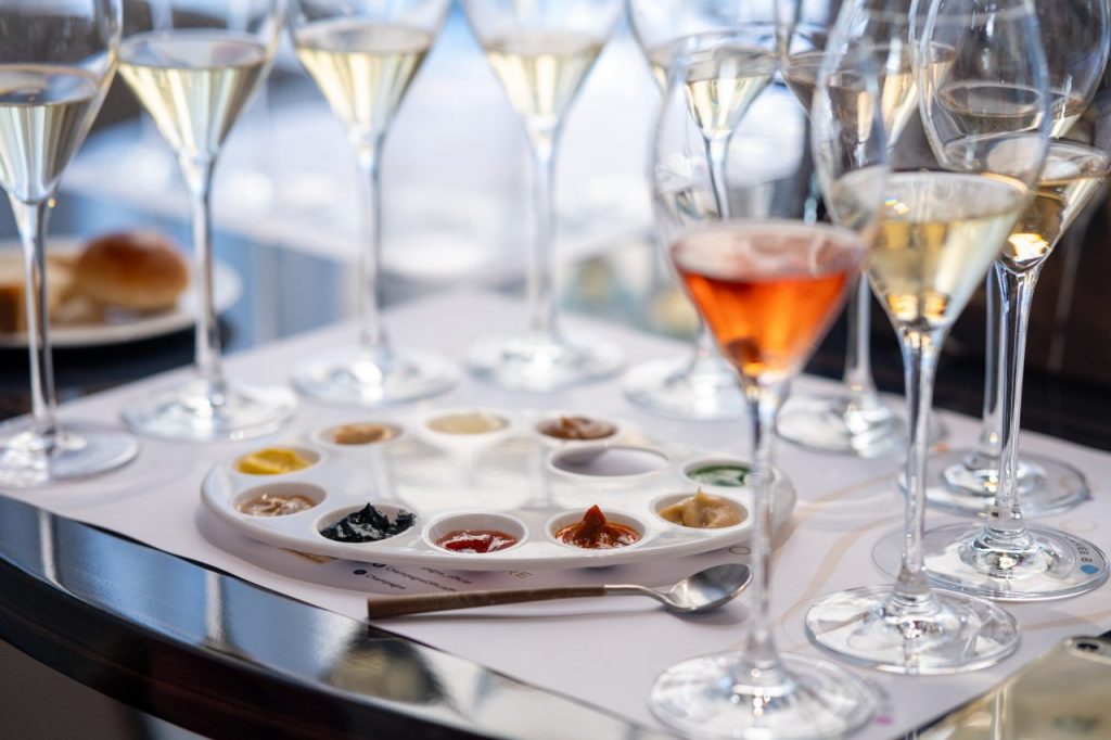 Laboratorio del Gusto, degustazione didattica sugli abbinamenti con lo Champagne presso il ristorante Pipero, Roma (credits Comité Champagne)