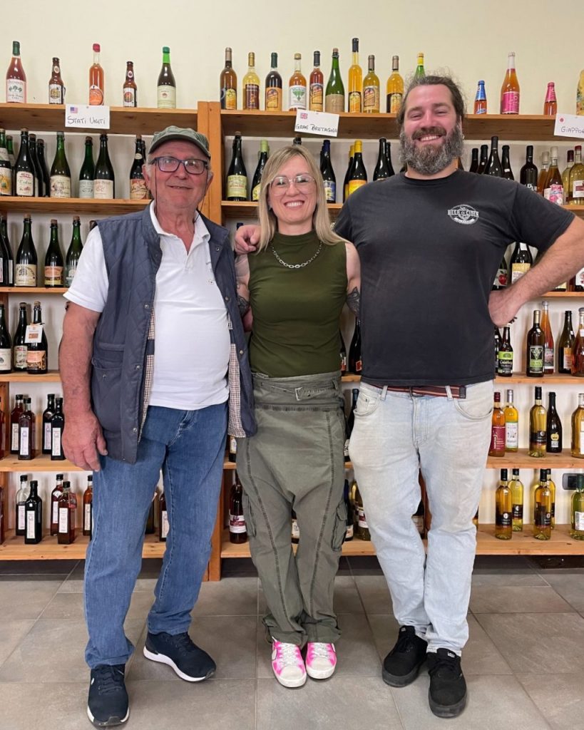 Monika Sut e Marco Manfrini alla 19^ edizione del concorso internazionale dedicato al sidro, al succo e all’aceto di mele, organizzato dalla Pro Loco di Pantianicco in Friuli Venezia Giulia (credits Monika Sut)