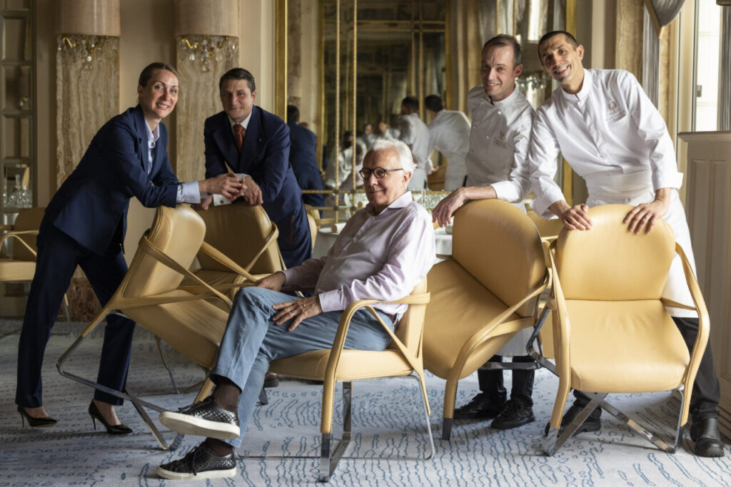 Alain Ducasse e il suo team (credits Matteo Carassale)