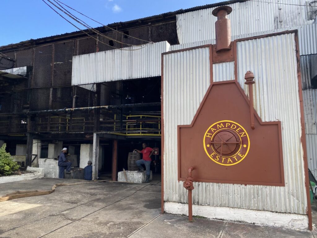 Uno scatto dalla distilleria di Hampden, brand importato in Italia da Velier (credits Velier)
