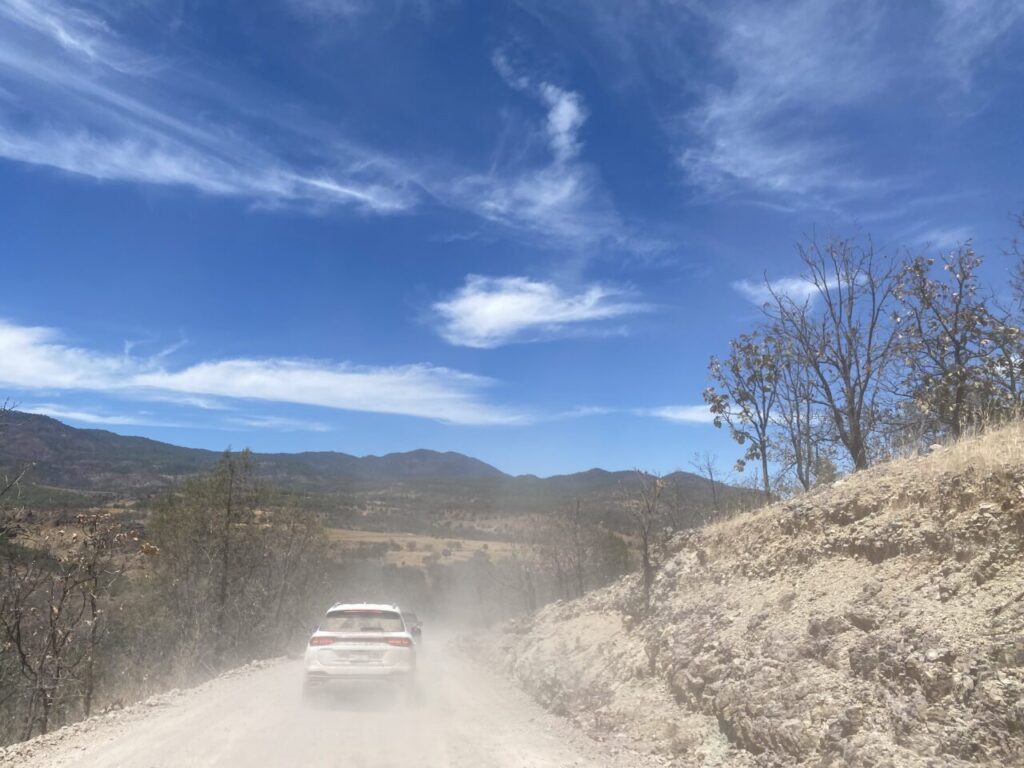 Per strada verso le produzioni di raicilla di "sierra" (credits Tito Bandera)