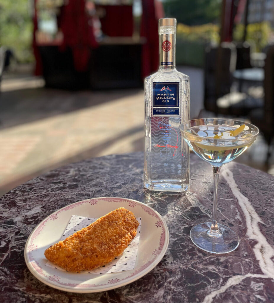 Martini & Sofficini è una delle prime iniziative lanciate per l'estate alla Terrazza Mantis by Martin Miller's Gin (credits Compagnia dei Caraibi)