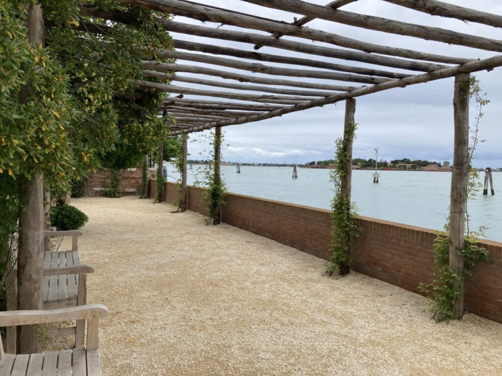Veduta sul mare dall'Orto Giardino del Redentore (foto di Eugenia Torelli)