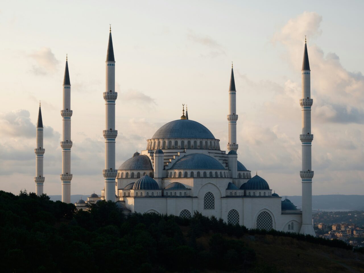 lo sfarzo di 220sk252dar la moschea pi249 grande della turchia e le bambine con il velo da Linkiesta.it lo sfarzo di 220sk252dar la moschea pi249 grande della turchia e le bambine con il velo
