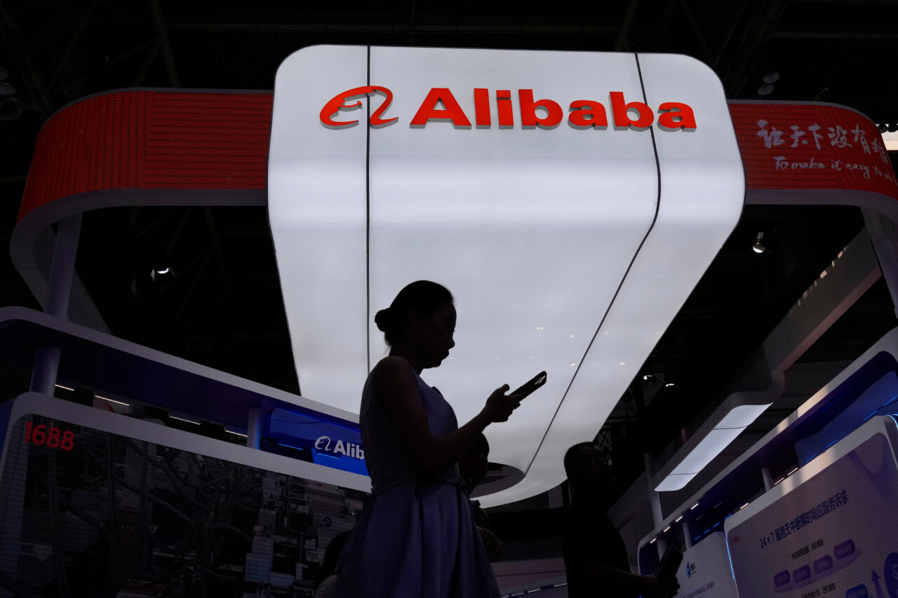 Washington alza la pressione su Pechino mettendo al bando le big tech cinesi