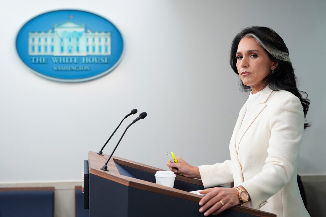prima di salutare trump gabbard ha fatto due regali a un8217unit224 dell8217intelligence russa da Linkiesta.it prima di salutare trump gabbard ha fatto due regali a un8217unit224 dell8217intelligence russa