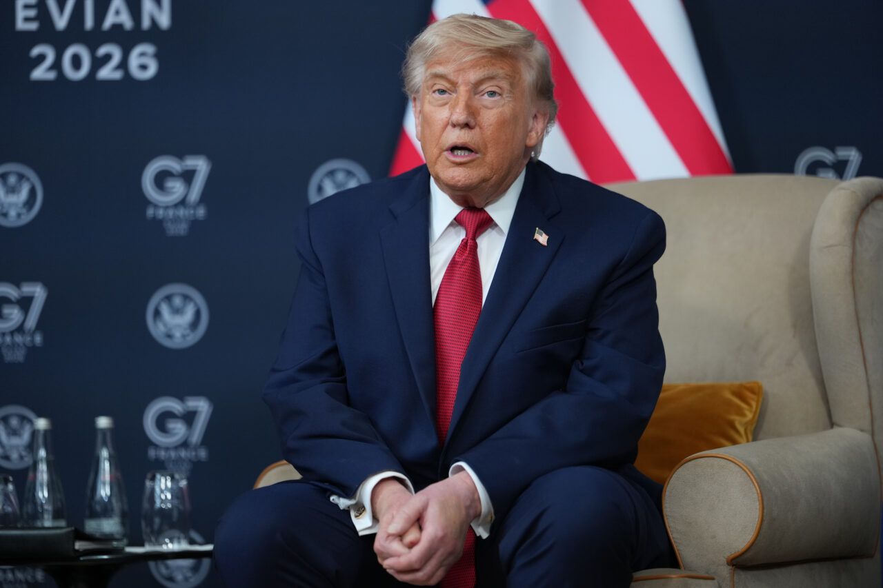 Trump dal cambio di regime all’alleanza col tiranno