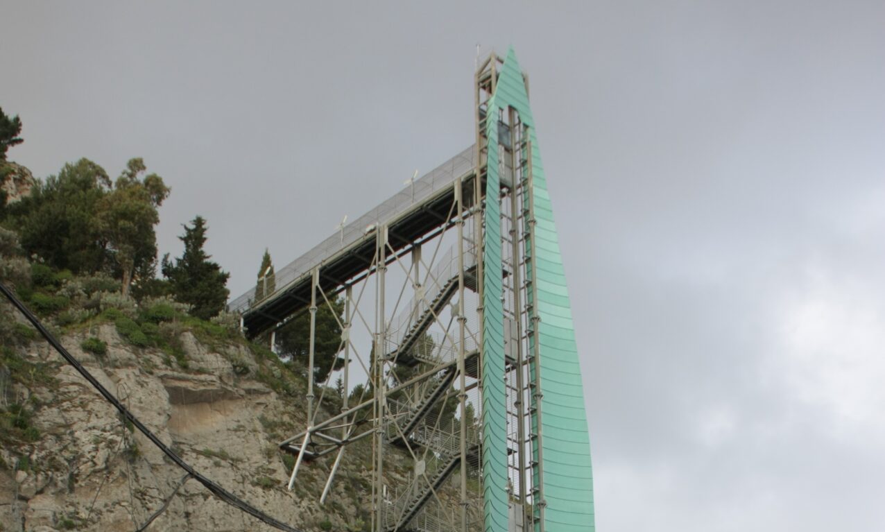 L’ascensore fermo di Sutera è una lezione per il Ponte sullo Stretto