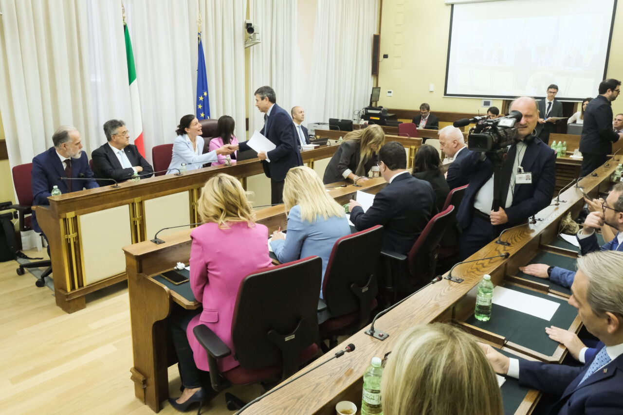 Parlamento a pezzi, è il frutto del muro contro muro voluto da Meloni e Schlein