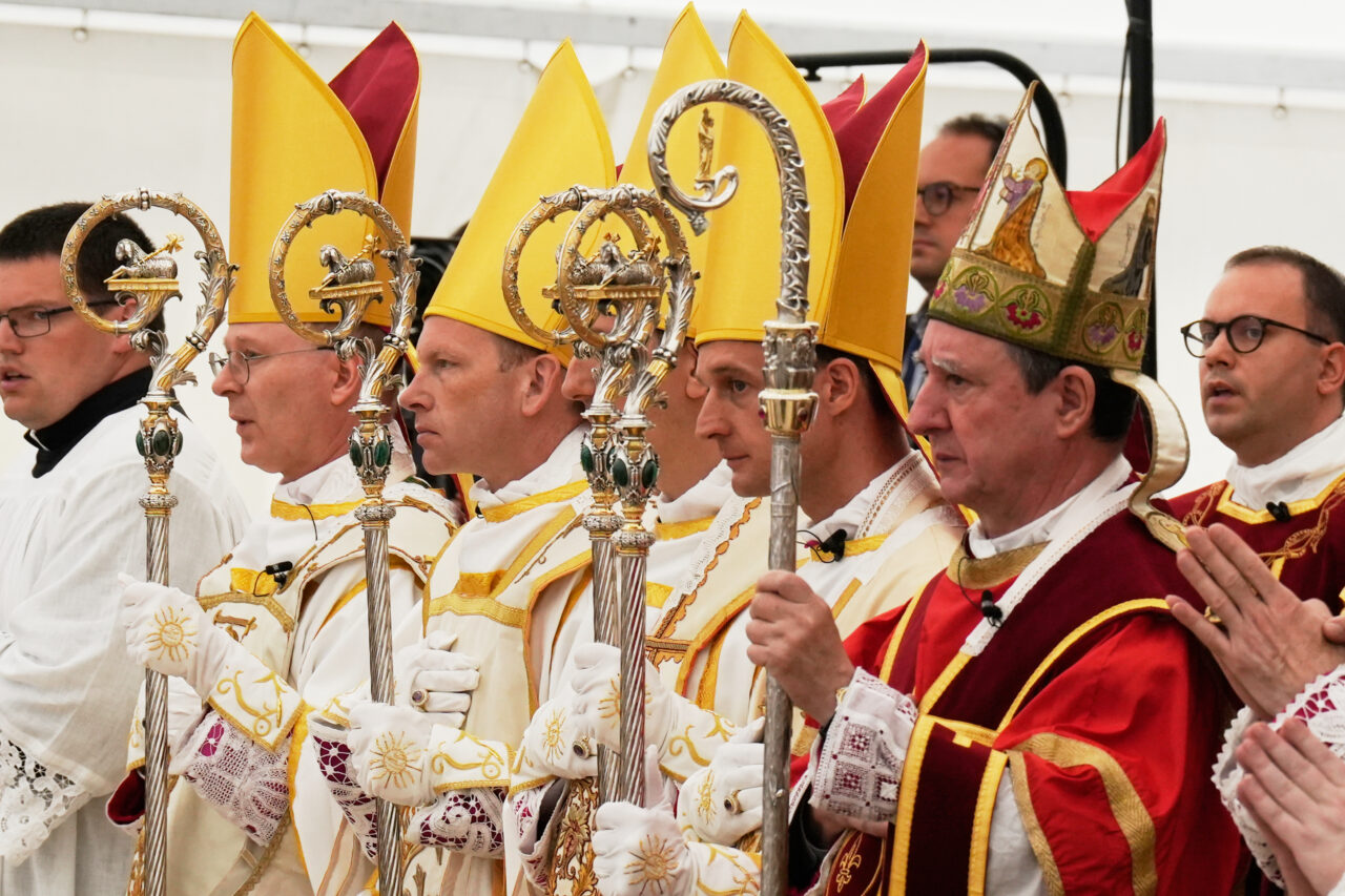 i lefebvriani hanno ordinato quattro vescovi senza il permesso del papa da Linkiesta.it i lefebvriani hanno ordinato quattro vescovi senza il permesso del papa