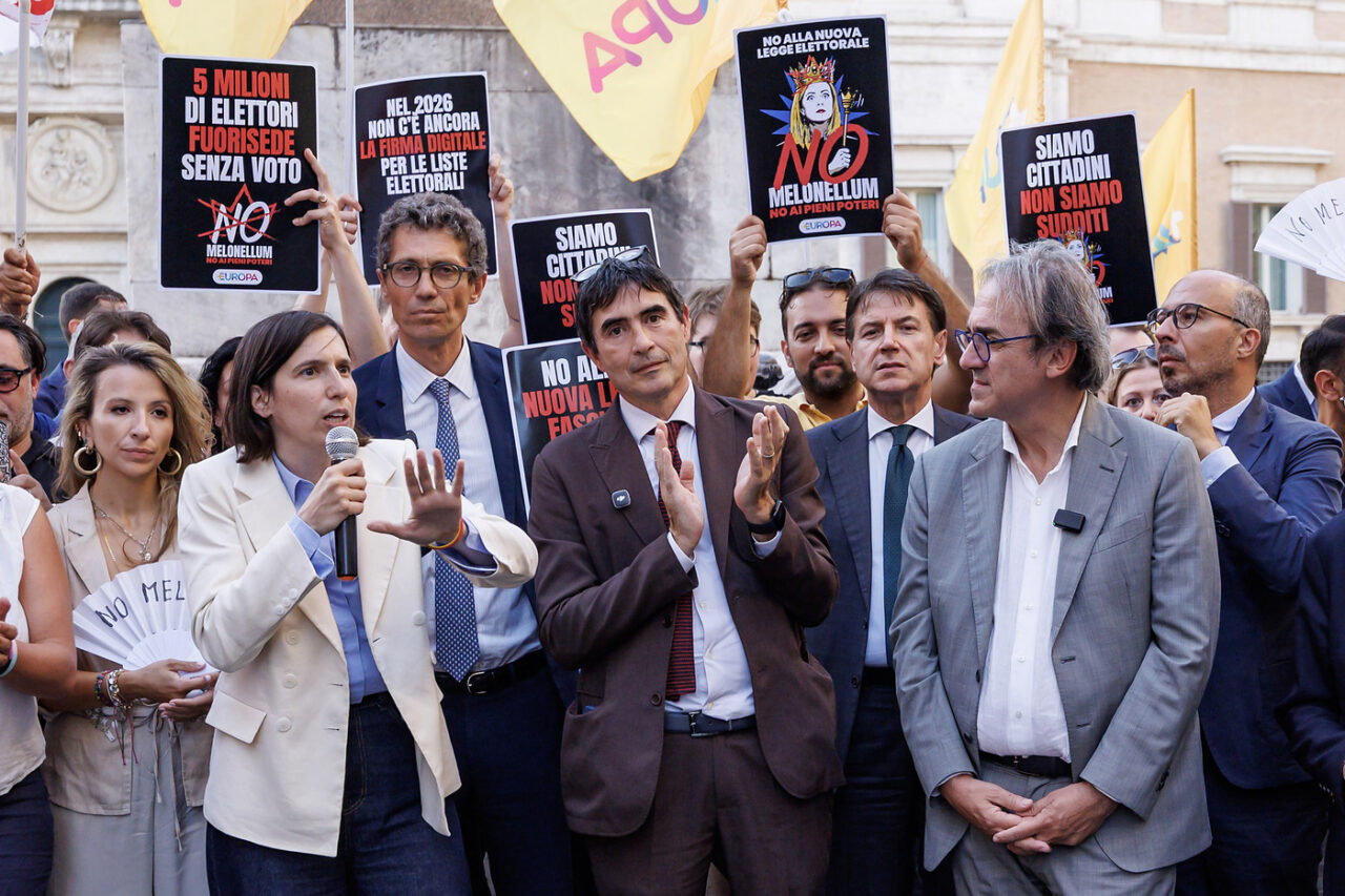 come le opposizioni hanno festeggiato il voto sulla legge elettorale da Linkiesta.it come le opposizioni hanno festeggiato il voto sulla legge elettorale