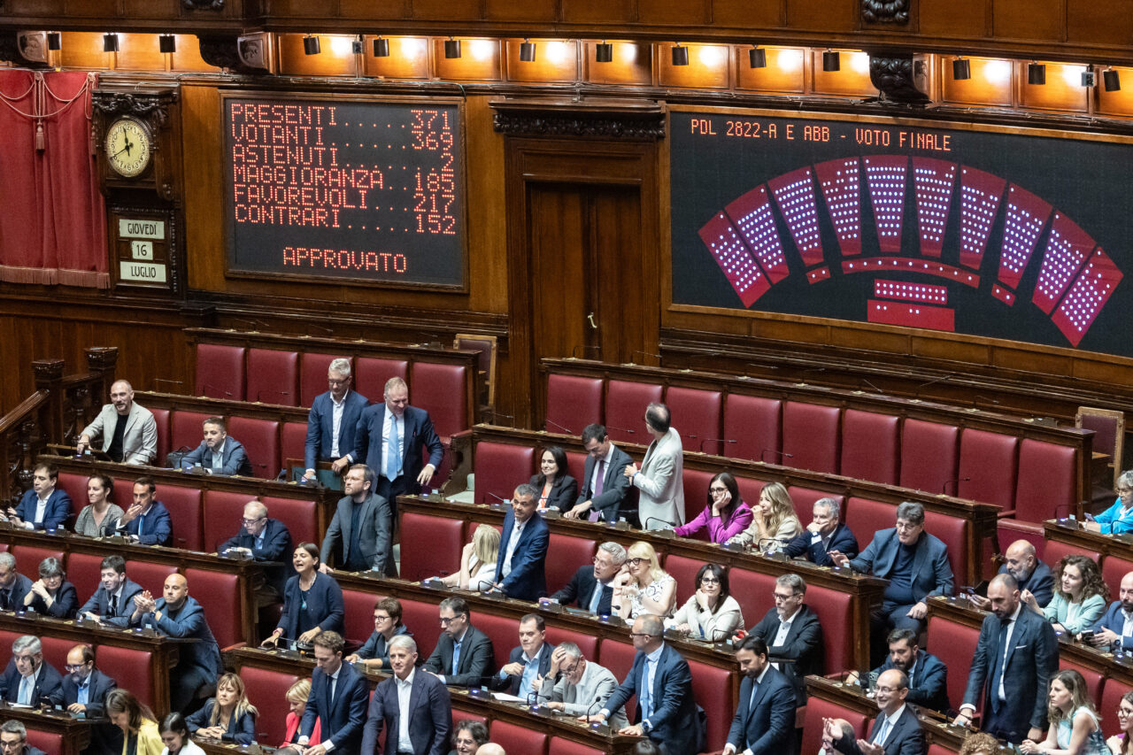 siamo ridotti a fascisti contro comunisti in attesa che gli adulti offrano un8217alternativa da Linkiesta.it siamo ridotti a fascisti contro comunisti in attesa che gli adulti offrano un8217alternativa
