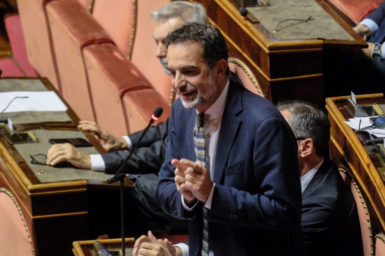 Il senatore Pd, e il suo untuoso invito agli ucraini ad arrendersi