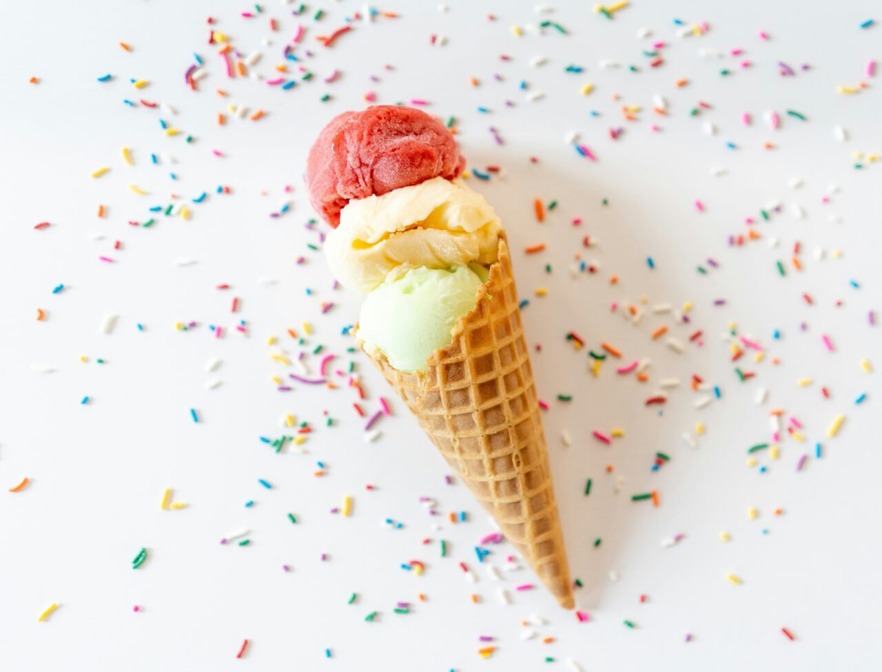La Russia ci fa la guerra in casa, e noi mangiamo il gelato