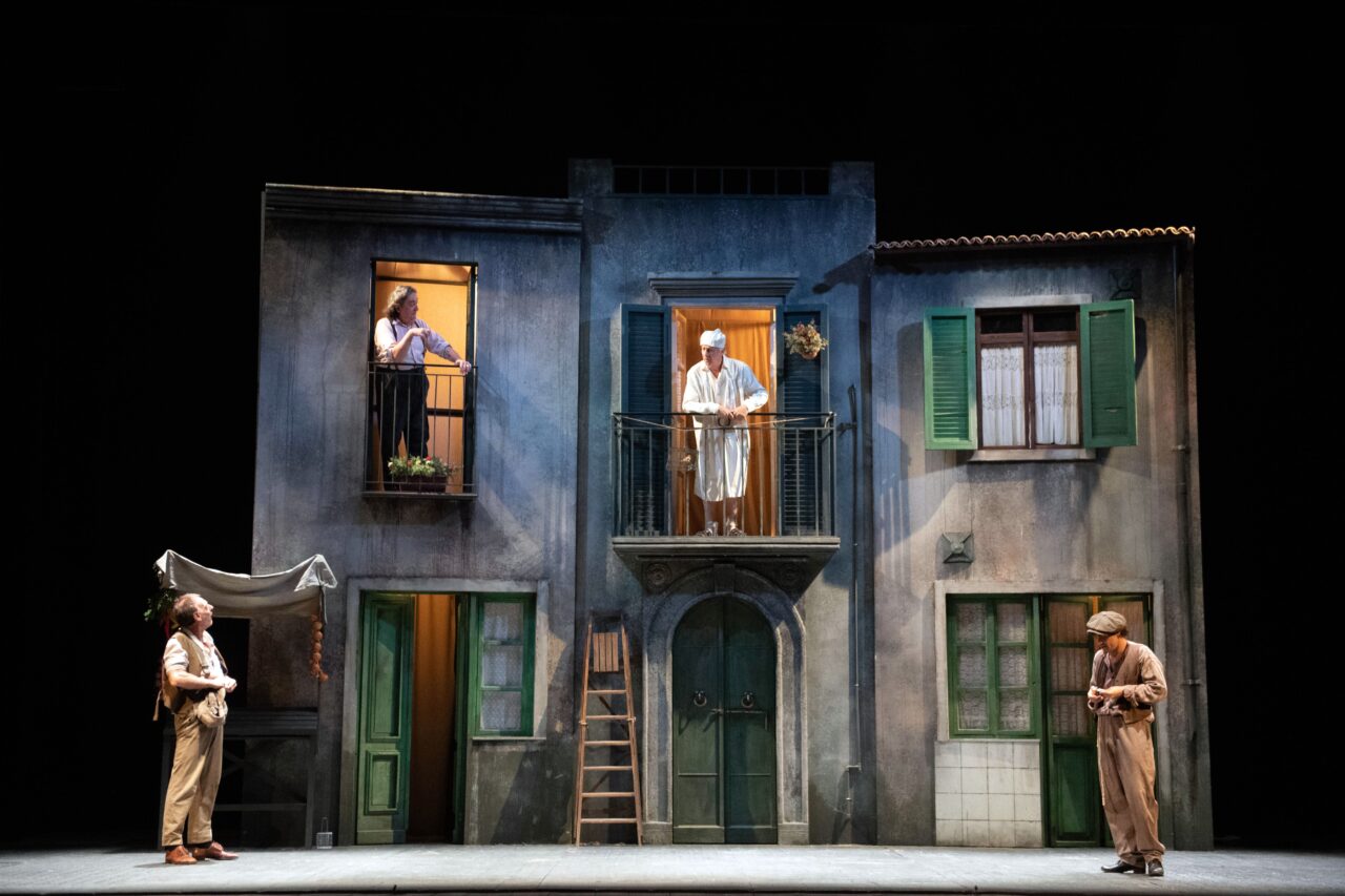 Il teatro di Raffaele Viviani torna in scena, e racconta la quotidianità di una Napoli popolare