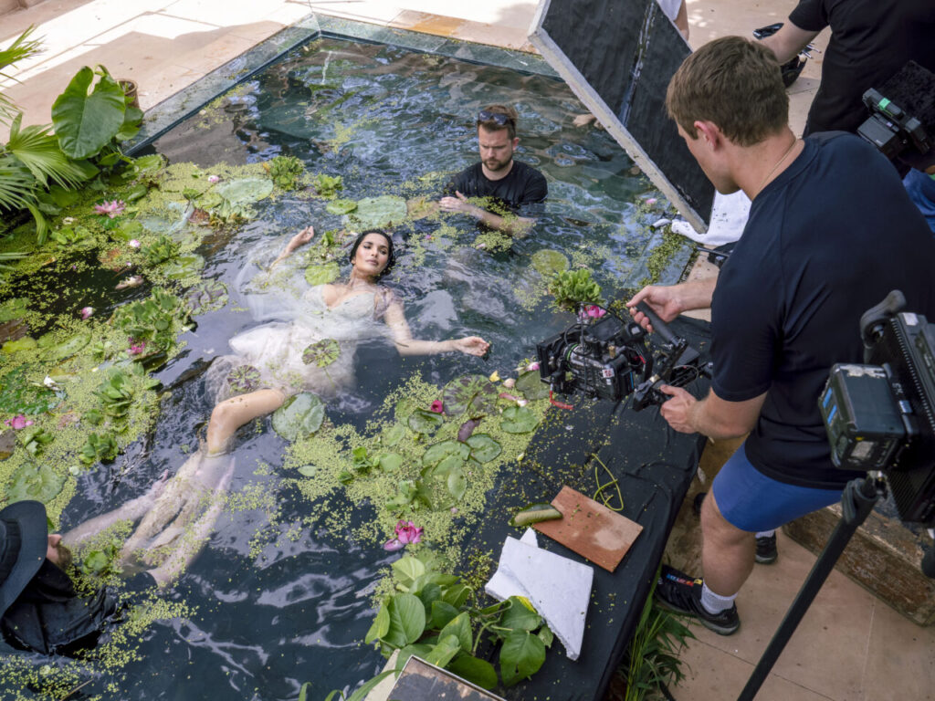 Prime immagini del backstage del nuovo Calendario Pirelli