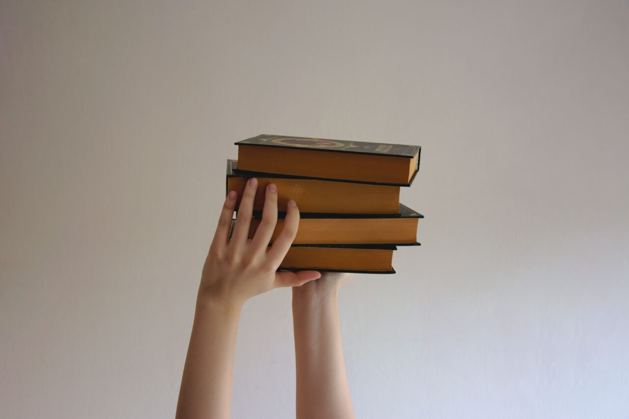 I booktoker, e i nuovi canoni letterari plasmati dall’algoritmo