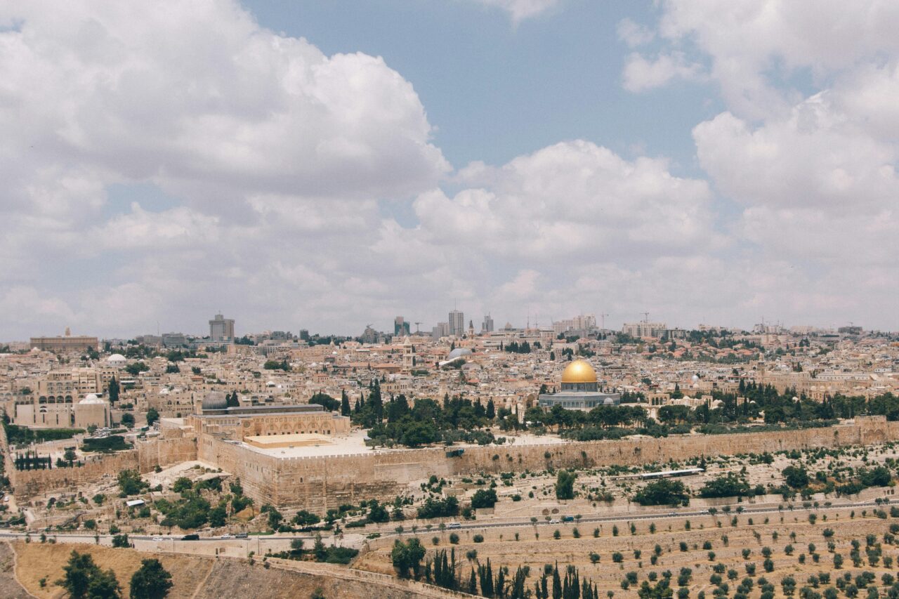 perch233 non denunci il fanatismo palestinese che nega sia esistito il tempio ebraico da Linkiesta.it perch233 non denunci il fanatismo palestinese che nega sia esistito il tempio ebraico